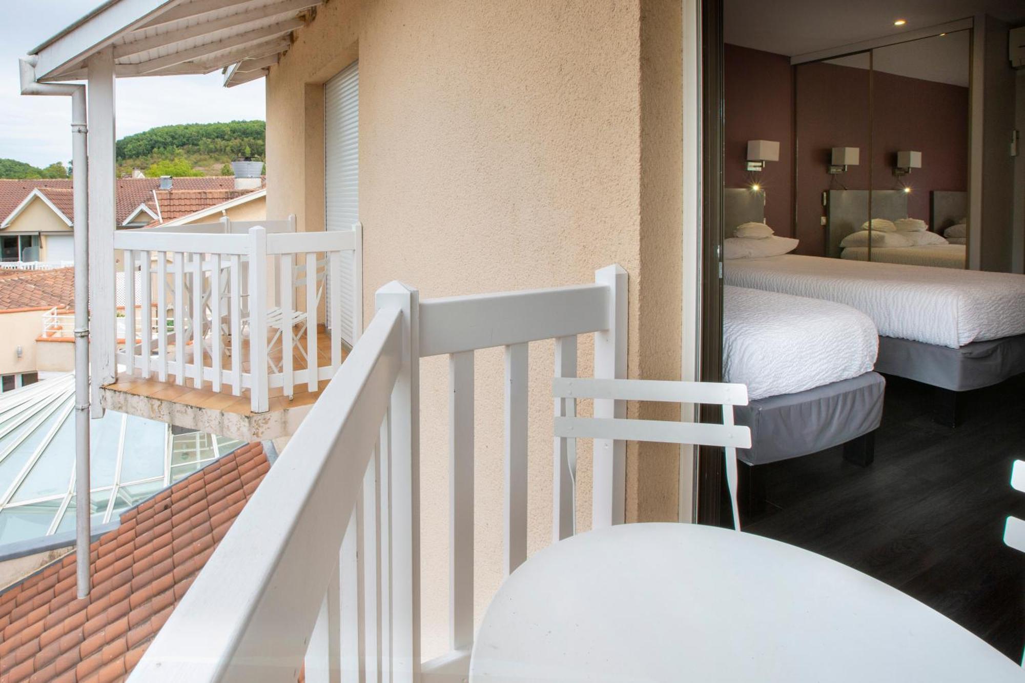 Logis Hotel - Restaurant - Spa - Le Relais De Farrou Villefranche-de-Rouergue Exteriör bild