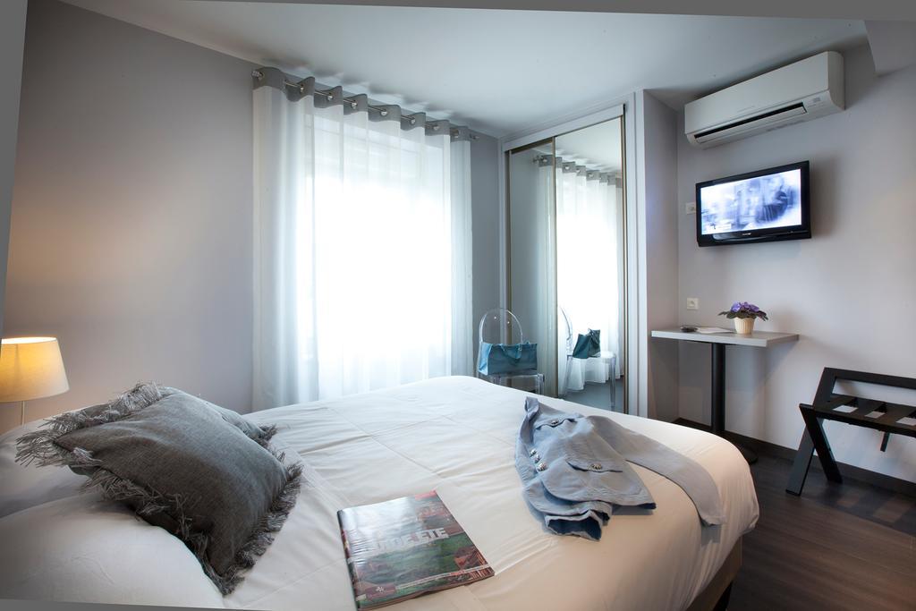 Logis Hotel - Restaurant - Spa - Le Relais De Farrou Villefranche-de-Rouergue Exteriör bild
