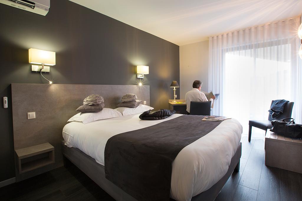 Logis Hotel - Restaurant - Spa - Le Relais De Farrou Villefranche-de-Rouergue Exteriör bild